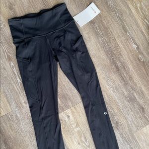 NWT FAST AND FREE LULULEMON LEGGINGS 25”